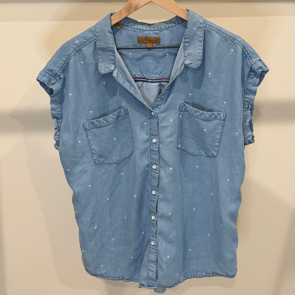 JACHS Girlfriend Light Blue Button-Up Top